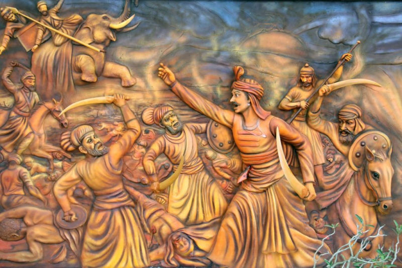 પીએમ મોદીએ જે જામનગરમાં ઉલ્લેખ કર્યો તે ભુચર મોરીનું યુદ્ધ સૌરાષ્ટ્રના પાણિપત યુદ્ધ તરીકે પણ જાણીતું છે,એ હદે ખુવારી થઈ હતી કે પંથકમાં 25 વર્ષની વયનો કોઈ યુવાન કોઇ બચ્યો ન હતો
