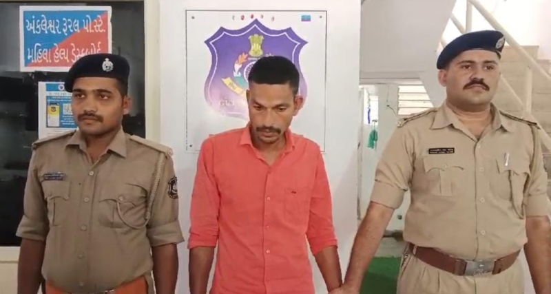 CRPFના જવાને 8 વર્ષના બાળકની હત્યા કરી ,શેરબજારમાં રૂ. 5 લાખની ખોટ જતા અપહરણ કરી ખંડણી માગી  બાળકના હાથ-પગ બાંધી  પેટીમાં પૂરી દેતા મોત