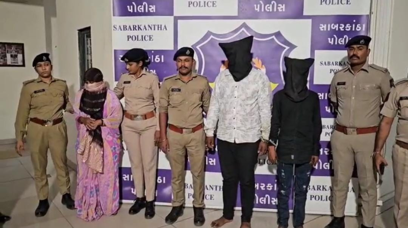હિંમતનગર ખાતે થયેલ ડબલ મર્ડરનો ભેદ પોલીસે ઉકેલી નાખ્યો  પોતાની જ પુત્રવધુએ સાસુ - સસરા ને ઉતાર્યા મોતને ઘાટ આરોપીઓએ કરી હતી 35 લાખ રૂપિયા રોકડા તેમજ 65 તોલા સોનાના દાગીનાની લૂંટ