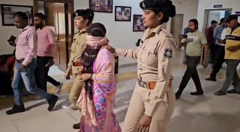 હિંમતનગર ખાતે થયેલ ડબલ મર્ડરનો ભેદ પોલીસે ઉકેલી નાખ્યો  પોતાની જ પુત્રવધુએ સાસુ - સસરા ને ઉતાર્યા મોતને ઘાટ આરોપીઓએ કરી હતી 35 લાખ રૂપિયા રોકડા તેમજ 65 તોલા સોનાના દાગીનાની લૂંટ