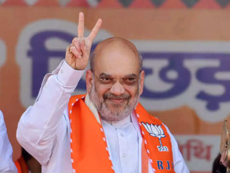 મોદી કેબિનેટની પ્રથમ બેઠક યોજાઈ હતી, જેમાં તમામ 72 મંત્રીઓને મંત્રાલયોની ફાળવણી કરવામાં આવી .અમિત શાહ, રાજનાથ સિંહ, નીતિન ગડકરી, એસ.જયશંકરના મંત્રાલયો યથાવત્