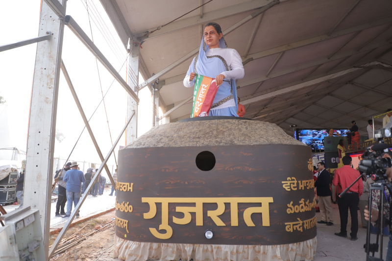 “સ્વતંત્રતા કા મંત્ર : વંદે માતરમ”ના કેન્દ્રવર્તી વિષયને અનુલક્ષીને નવી દિલ્હીના કર્તવ્યપથ પર  પ્રજાસત્તાક દિને ગુજરાત રજૂ કરશે આકર્ષક ઝાંખી 