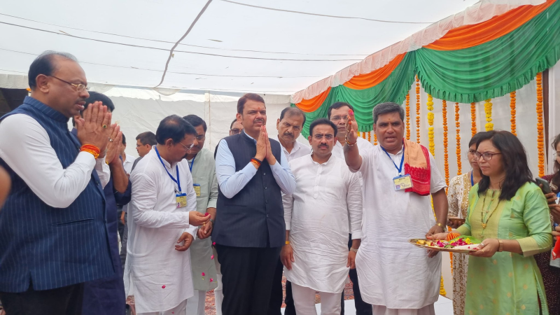 મહારાષ્ટ્ર અને ઝારખંડનો રાજકીય માહોલ હાલ ગરમાયો તમામ રાજકીય પક્ષો દ્વારા આગામી મહિને યોજાનારી મહારાષ્ટ્ર વિધાનસભા ચૂંટણીની તાડામાર તૈયારીઓ