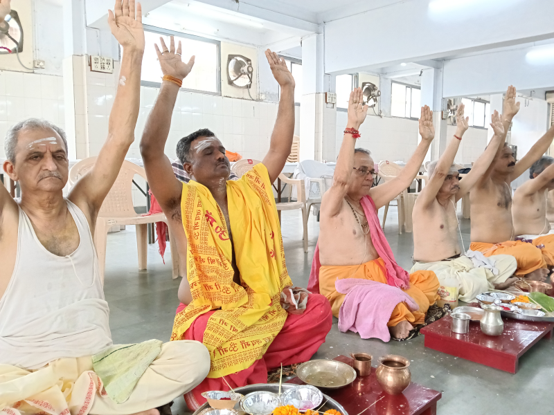 અમદાવાદમાં શ્રી કપડવંજ મોઢ બ્રાહ્મણ બંધુ સમાજ અમદાવાદ દ્વારા પુષ્પનાથ મહાદેવ પાલડીમાં શાસ્ત્રોક વિધિ પ્રમાણે જનોઈ બદલી     