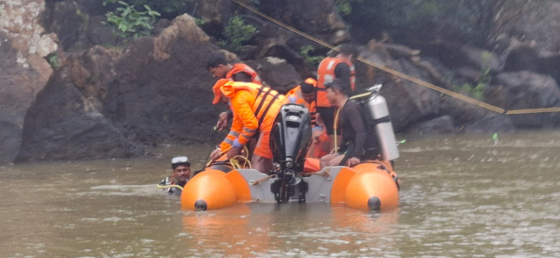 गुरुवार, 04 जुलाई 2024 के मुख्य सामाचार*  झारखंड में चंपई सोरेन ने मुख्यमंत्री पद से दिया इस्तीफा, हेमंत सोरेन बनेंगे CM 