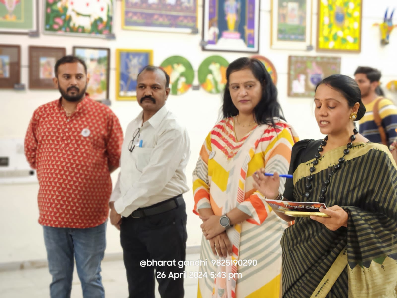 અમદાવાદમાં ગુજરાતનાં 70 થી વધુ કલાકારો સાથે મળીને 100 થી વધુ રાજસ્થાનની આગવી લોકશૈલીના અદ્ભૂત પિછવાઇના ચિત્રો નું અનોખુ ચિત્ર પ્રદર્શન યોજાયું 