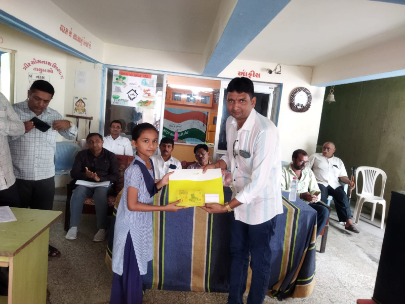વડનગરપરા પ્રા. શાળા ખાતે શાળા કન્યા કેળવણી મહોત્સવ અને પ્રવેશોત્સવ યોજાયો શિક્ષણએ પાયાની જરૂરિયાત વિકસિત ભારતના પાયામાં પણ શિક્ષણ મહત્વનું