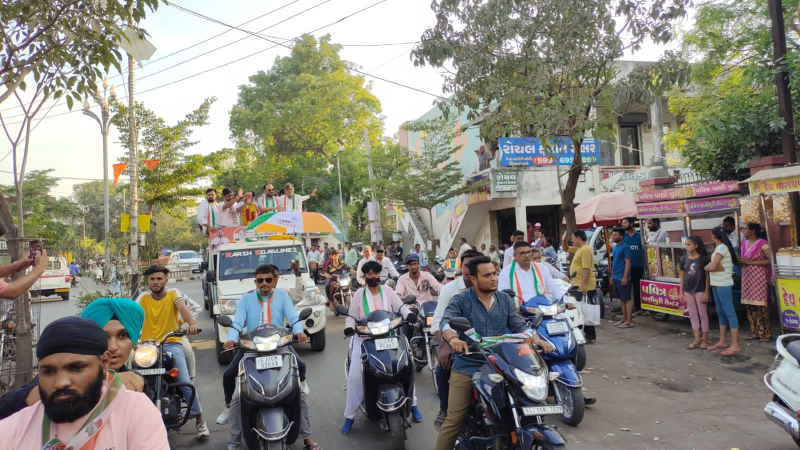 વડોદરા કોંગ્રેસ દ્વારા આયોજિત વોર્ડ ૧,૨,૩ માં ન્યાય રેલીનું આયોજન વડોદરા લોકસભા ઉમેદવાર જશપાલ સિંહ પઢિયાર દ્વારા આ ન્યાય રેલી ની શરૂઆત છાણી રામાકાકામંદિરનાં દર્શન કરી કરવામાં આવી 