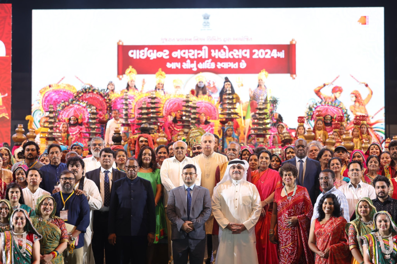 અમદાવાદ જીએમડીસી ગ્રાઉન્ડ ખાતે વાઇબ્રન્ટ ગુજરાત નવરાત્રિ મહોત્સવ-૨૦૨૪નો શુભારંભ કેન્દ્રીય ગૃહમંત્રી અને સહકાર અમિત શાહના હસ્તે કરવામાં આવ્યો