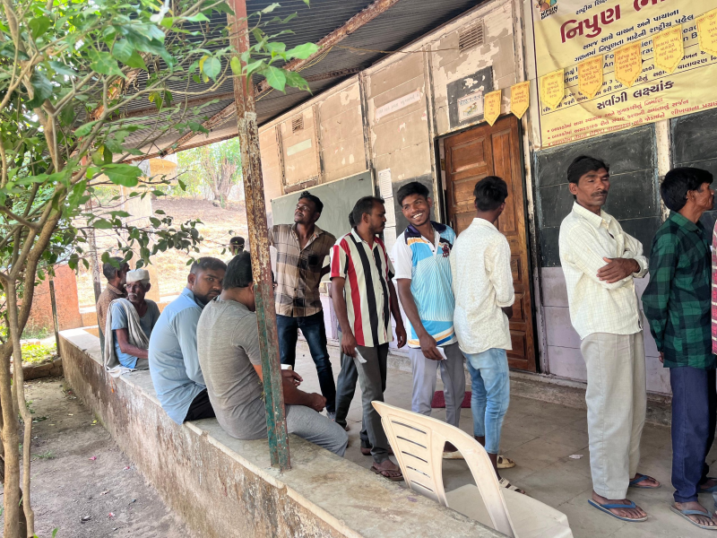 દેશમાં લોકસભા ચૂંટણીના ત્રીજા તબક્કાનું મતદાન થયું પૂર્ણ,અમદાવાદમાં શાંતિપૂર્ણ માહોલ વચ્ચે મતદાન સંપન્ન દેશમાં ત્રીજા તબક્કામાં 5 વાગ્યા સુધીમાં સરેરાશ 60 ટકા મતદાન અસમમાં સૌથી વધુ 73 ટકા મતદાન થયું મહારાષ્ટ્રમાં સૌથી ઓછું 62 ટકા મતદાન થયું ગુજરાતમાં 5 વાગ્યા સુધીમાં 55.22 ટકા મતદાન