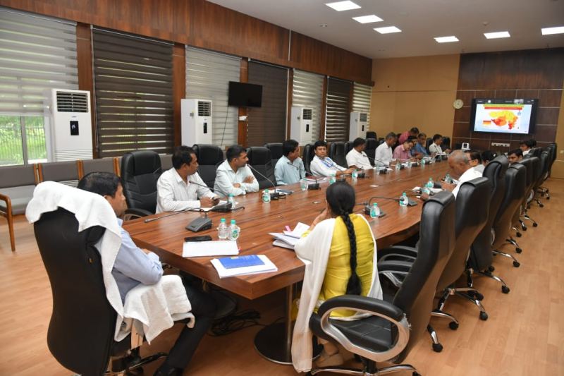 ગાંધીનગર SEOC ખાતે વેધર વોચ ગૃપની બેઠક યોજાઈ આગામી સપ્તાહ દરમિયાન સૌરાષ્ટ્ર અને દક્ષિણ ગુજરાતના મોટાભાગના વિસ્તારોમાં ભારે વરસાદની સંભાવના
