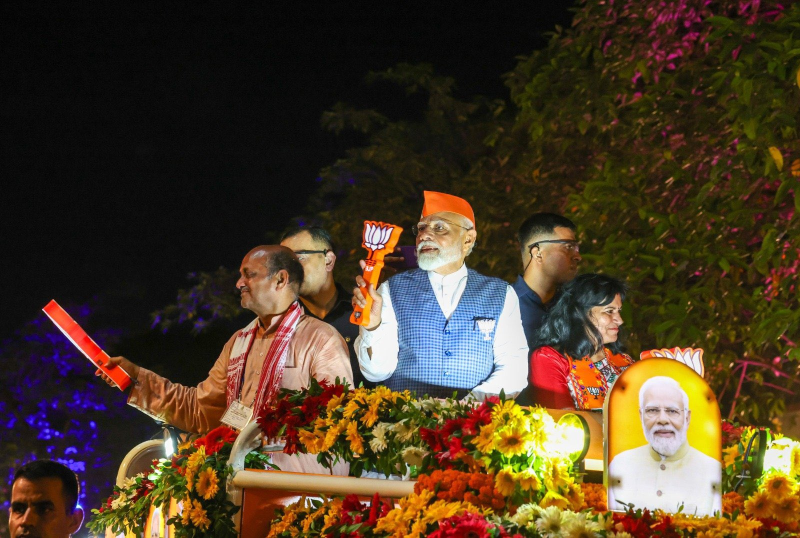 દેશભરમાં ભરમાં  ફરી એકવાર કેસરિયો લહેરાશે ? જાણો સટ્ટા બજાર શું કહી રહ્યું છે  બુકી બજારે તમામ બેઠકના ભાવ ખોલી દેતા ગુજરાતની તમામ લોકસભા બેઠક પર ભાજપ હોટ ફેવરીટ   