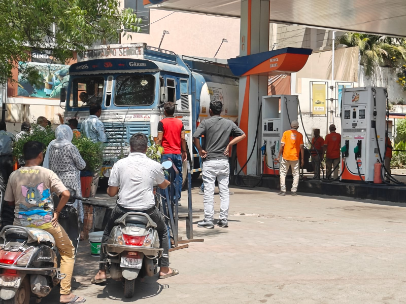 પેટ્રોલ-ડીઝલના ભાવ ઘટશે? ફ્યુઅલ સંકટ વચ્ચે મોદી સરકારે એક્સાઇઝ ડયુટીમાં કર્યો ₹10 નો ઘટાડો.                                 