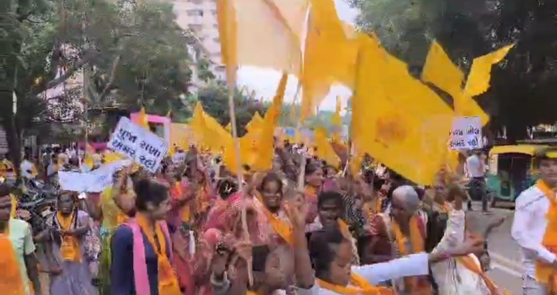 અમદાવાદમાં વિશ્વ આદિવાસી દિવસની ઉજવણી કરવામાં આવી 9 ઓગસ્ટ એટલે વિશ્વ આદિવાસી દિવસ બિરસામુંડાએ અંગ્રેજો સામે સંઘર્ષ કરી આદિવાસીઓને ન્યાય અપાવ્યો 
